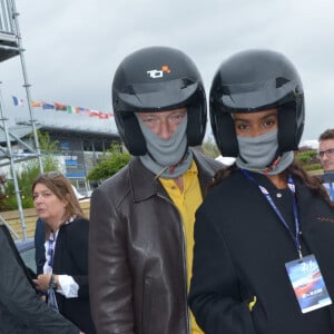 Vincent Cassel et sa compagne Narah Baptista - Les célébrités participent à un tour de chauffe lors des "24H du Mans 2024", le 15 juin 2024. © Rachid Bellak/Bestimage