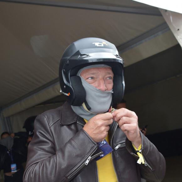 Vincent Cassel - Les célébrités participent à un tour de chauffe lors des "24H du Mans 2024", le 15 juin 2024. © Rachid Bellak/Bestimage