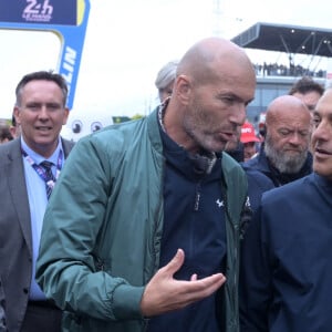 Luca de Meo (directeur général de Renault), Zinedine Zidane lors des "24H du Mans 2024", le 15 juin 2024. © Rachid Bellak/Bestimage