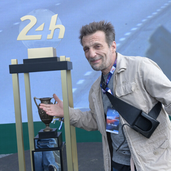 Mathieu Kassovitz lors des "24H du Mans 2024", le 15 juin 2024. © Rachid Bellak/Bestimage