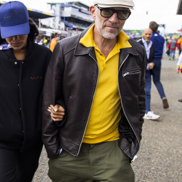 Vincent Cassel et sa compagne Narah Baptista lors des "24H du Mans 2024", le 15 juin 2024. © Rachid Bellak/Bestimage