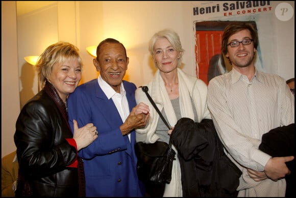 Henri Salvador et sa femme Catherine, Françoise Hardy et son fils Thomas Dutronc - Henri Salvador tire sa révérence et fait ses adieux à la scène lors d'un concert au palais des congrès de Paris