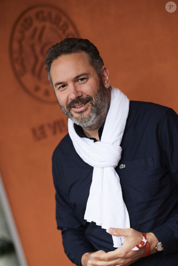 Bruce Toussaint - Les célébrités au village lors des Internationaux de France de tennis de Roland Garros 2024 à Paris. Le 5 juin 2024. © Jacovides-Moreau/Bestimage 