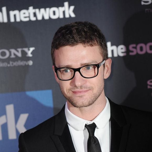 Sur les réseaux et dans certains médias.
Justin Timberlake en 2010 pour la première de The Social Network