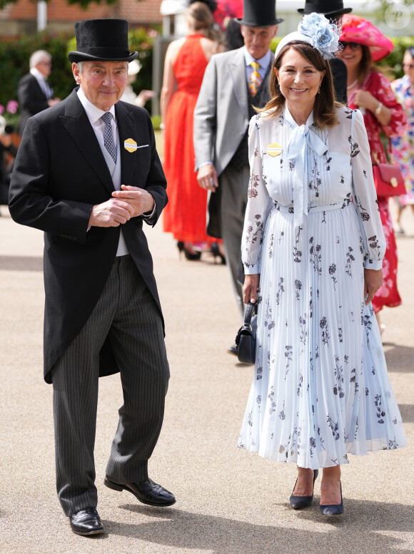 Carole et Michael Middleton, les parents de la princesse de Galles, assistent au deuxième jour de la course hippique Royal Ascot, le 19 juin 2024. 