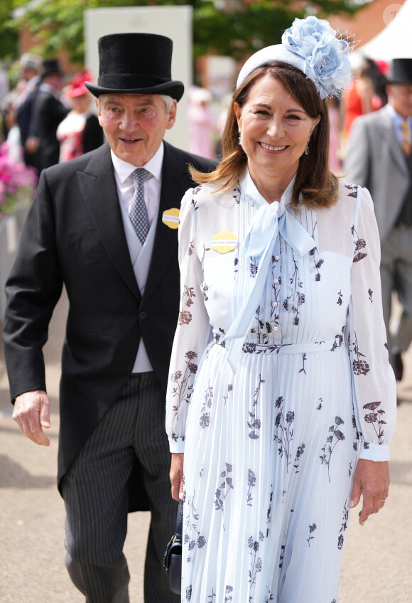 Carole et Michael Middleton, les parents de la princesse de Galles, assistent au deuxième jour de la course hippique Royal Ascot, le 19 juin 2024. 