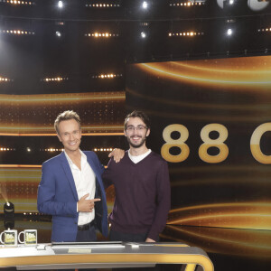 Exclusif - No Web - Cyril Feraud et le gagnant - Enregistrement de l'émission "100% Logique", présentée par C.Féraud et diffusée le 9 mars 2024 sur France 2 © Jack Tribeca / Bestimage 