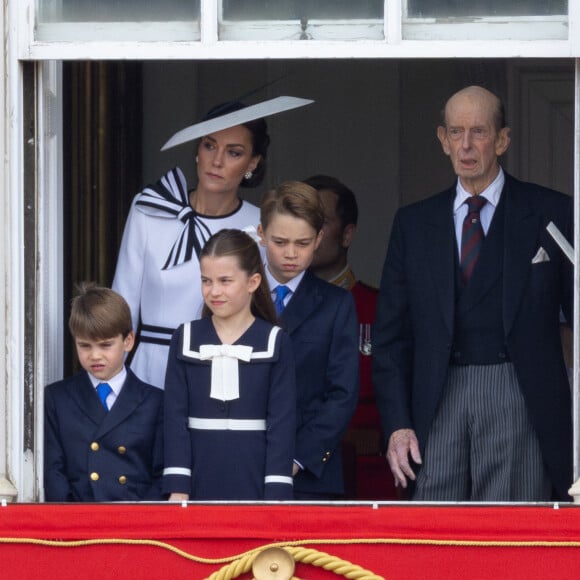 Kate Middleton et ses trois enfants, le prince Louis, la princesse Charlotte et le prince George sur le balcon lors de la parade Trooping the Colour le 15 juin 2024