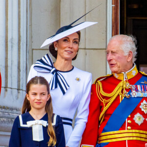 Kate Middleton, Charles III, Camilla Parker-Bowles et la princesse Charlotte sur le balcon de Buckingham lors de la parade Trooping the Colour le 15 juin 2024