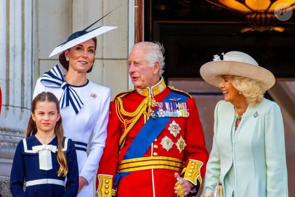 Kate Middleton, Charles III, Camilla Parker-Bowles et la princesse Charlotte sur le balcon de Buckingham lors de la parade Trooping the Colour le 15 juin 2024