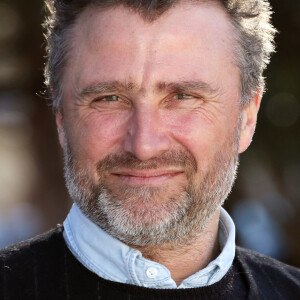 Tout comme la comédienne Ingrid Chauvin - qui y a aussi posé ses valises - l'acteur de 53 ans ne regrette absolument pas son choix et profite d'un cadre de vie des plus agréables dans le sud de la France.
Alexandre Brasseur - Photocall du film "Meurtre à Pont-Aven" lors de la 25ème Edition du Festival TV de Luchon. Le 3 février 2023 © Patrick Bernard / Bestimage