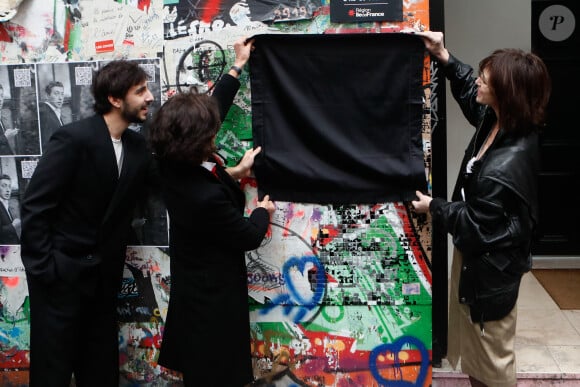 Ben Attal, Rachida Dati (ministre de la culture), Charlotte Gainsbourg lors de la cérémonie de dévoilement de la plaque "Maison des Illustres" de la Maison Gainsbourg à Paris, France, le 2 avril 2024. © Christophe Clovis/Bestimage 