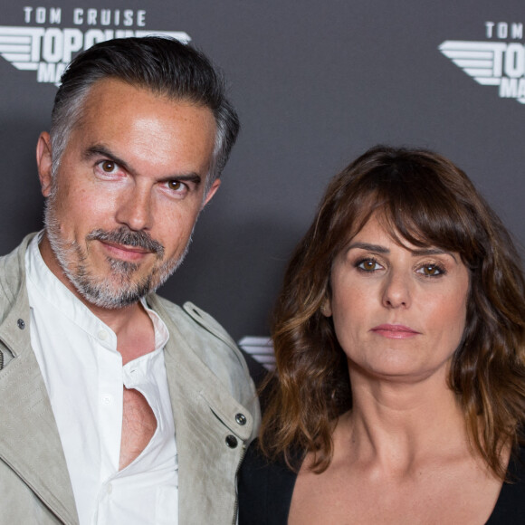 Maxime Chattam et son épouse Faustine Bollaert assistent à l'avant-première du film "Top Gun Maverick" à l'UGC Normandie à Paris le 19 mai 2022 à Paris. Nasser Berzane/ABACAPRESS.COM