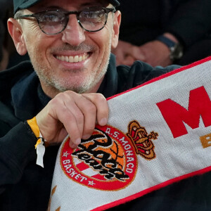 Papa de Noé et de Raphaël, l'humoriste de 53 ans a parlé de la naissance de ce nouveau spectacle qui représente pour lui une véritable renaissance dans sa carrière.
Gad Elmaleh lors du match de basketball d'Euroleague opposant l'AS Monaco au Real Madrid (98-74) à Monaco, le 19 janvier 2024. © Norbert Scanella/Panoramic/Bestimage 