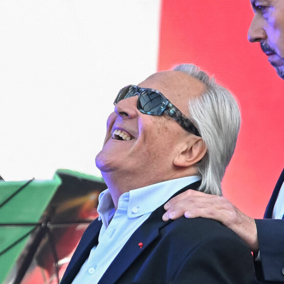 Gilbert Montagné - G.Montagné, invité d'honneur du président de la République française E.Macron à l'occasion de la fête de la Musique dans la cour de l'Elysée à Paris, le 21 juin 2024. © Jacques Witt / Pool / Bestimage