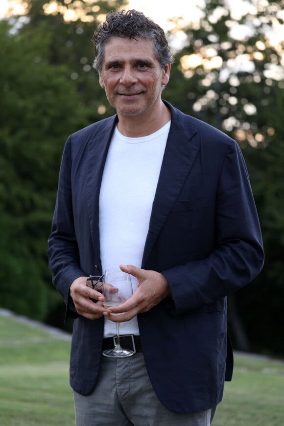 Avec le temps, Pascal Elbé est devenu "très fleur bleue".
Exclusif - Pascal Elbé au Château Lafitte Rothschild à Pauillac - Rendez-vous lors du Festival International du Film en Médoc "Les Vendanges du 7ème art" © Jean-Marc Lhomer / Bestimage 