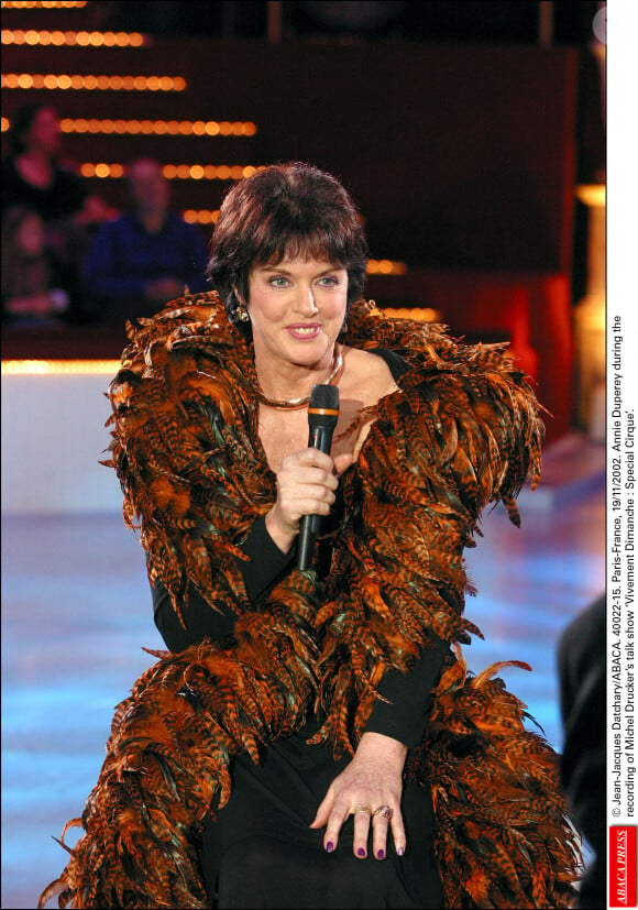 Jean-Jacques Datchary/ABACA. Paris-France, 19/11/2002. Anny Duperey lors de l'enregistrement de l'émission Vivement Dimanche de Michel Drucker : Spécial Cirque" de Michel Drucker.