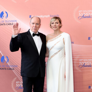 Le prince Albert II de Monaco, La princesse Charlene de Monaco - La famille princière au photocall et cérémonie de clôture de la 63ème édition du Festival de Télévision de Monte-Carlo (63rd Golden Nymph) au Grimaldi Forum à Monaco le 18 juin 2024. © Claudia Albuquerque / Bestimage