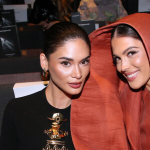 Pia Wurtzbach (Miss Univers 2015) et Iris Mittenaere (Miss France et Univers 2016) au Front Row du défilé de mode Haute-Couture automne-hiver 2024/2025 "Stephane Rolland" lors de la Fashion Week de Paris, France, le 25 juin 2024. © Bertrand Rindoff/Bestimage 