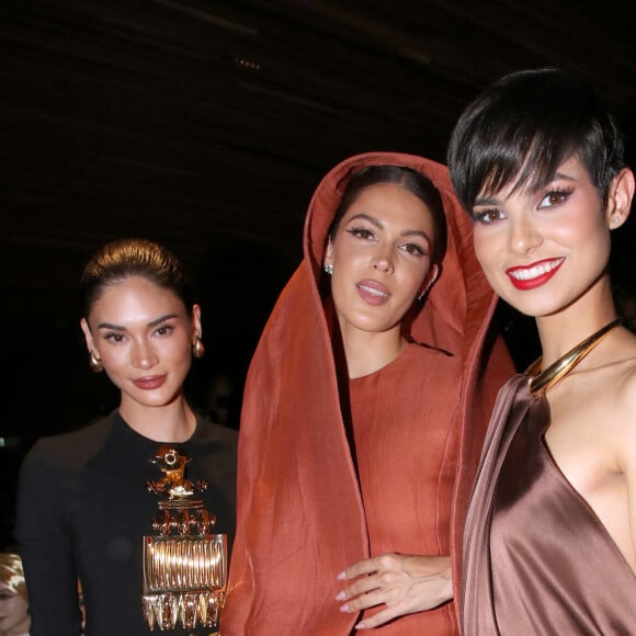 Pia Wurtzbach, Iris Mittenaere et Ève Gilles (Miss France 2024) au Front Row du défilé de mode Haute-Couture automne-hiver 2024/2025 "Stephane Rolland" lors de la Fashion Week de Paris, France, le 25 juin 2024. © Bertrand Rindoff/Bestimage 