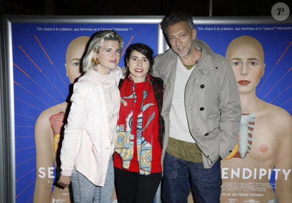 Tous les deux sont très proches mais en général très discrets. 
Cécile Cassel, Prune Nourry, Vincent Cassel - Avant-Première du film "Serendipity" au MK2 Bibliothèque à Paris le 21 Octobre 2019. © Marc Ausset-Lacroix/Bestimage