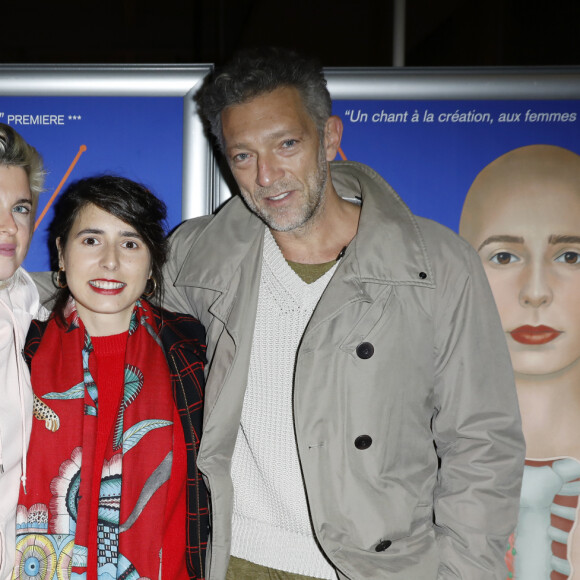 Tous les deux sont très proches mais en général très discrets. 
Cécile Cassel, Prune Nourry, Vincent Cassel - Avant-Première du film "Serendipity" au MK2 Bibliothèque à Paris le 21 Octobre 2019. © Marc Ausset-Lacroix/Bestimage