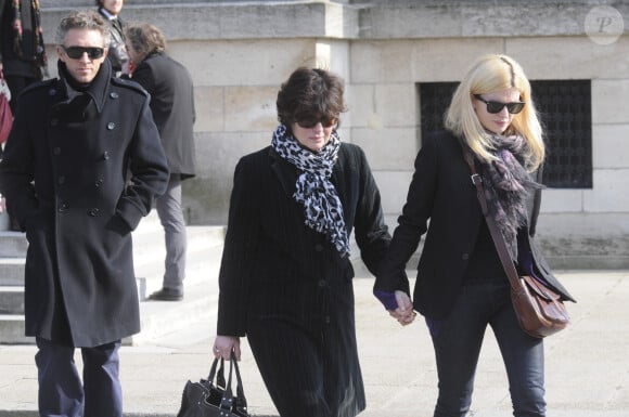 Anne Cassel et sa fille Cécile, Vincent Cassel - Obsèques de Michel Duchaussoy au crématorium du Père Lachaise à Paris le 20 mars 2012.