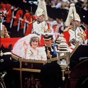 La robe de secours n'était pas une réplique de la première
Archives 1981 : Mariage de Lady Diana et de Charles III