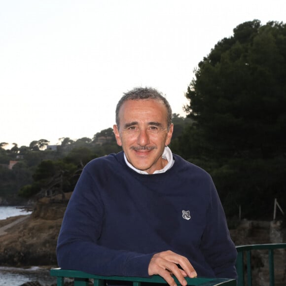 Exclusif - Elie Semoun - Les célébrités posent sur la terrasse de l'hôtel "Le Provencal" lors de la 5ème édition du festival de Porquerolles à Giens, le 14 juin 2024. © Chavaroche/Nice-Matin/Bestimage 