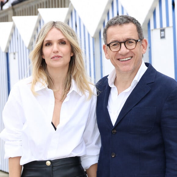 Et notamment sur la drôle de réaction de son fils Raphaël après celle-ci.
Laurence Arné et son compagnon Dany Boon au photocall du film "La Famille Hennedricks" lors du 38ème festival du film de Cabourg, France © Coadic Guirec/Bestimage