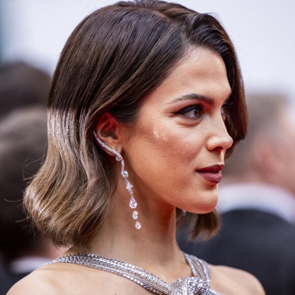 Iris Mittenaere - Montée des marches du film " Le deuxième acte " pour la cérémonie d'ouverture du 77ème Festival International du Film de Cannes, au Palais des Festivals à Cannes. Le 14 mai 2024 © Olivier Borde / Bestimage