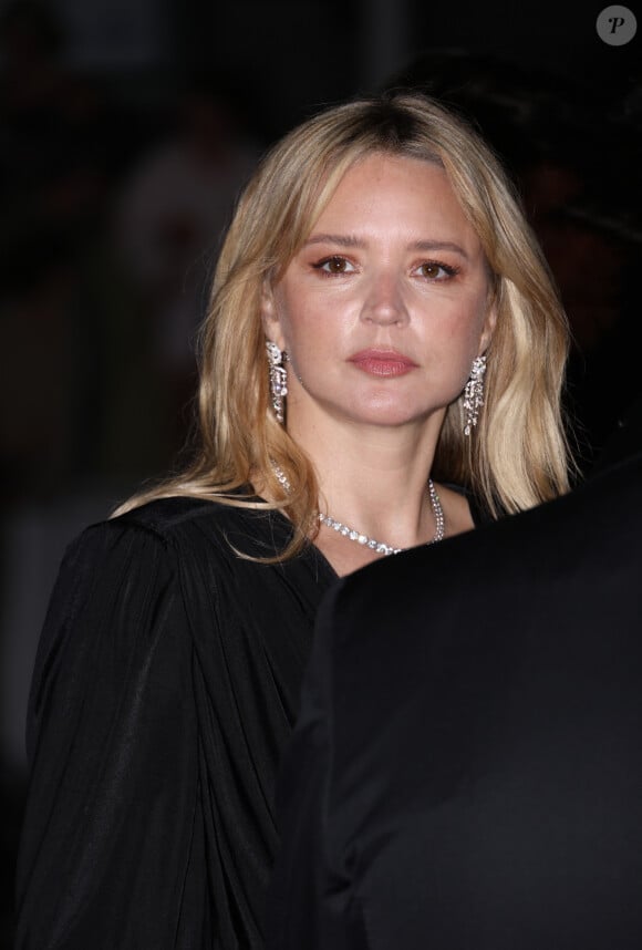 Virginie Efira - Montée des marches du film « Les Linceuls » lors du 77ème Festival International du Film de Cannes, au Palais des Festivals à Cannes. Le 20 mai 2024
