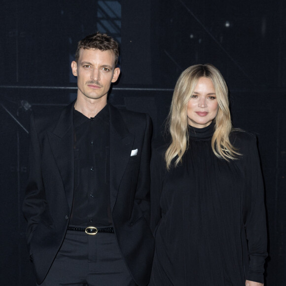 Niels Schneider et sa compagne Virginie Efira - Photocall du défilé Saint Laurent Womenswear Printemps/été 2024 dans le cadre de la Fashion week de Paris le 26 septembre 2023 à Paris. © Olivier Borde/Bestimage