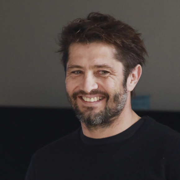 Bixente Lizarazu lance l'opération de nettoyage des plages océanes comme chaque année avant la saison estivale. Il a rencontré les bénévoles qui vont traiter les plages Basques dans les locaux de l'association SurfRider à Biarritz en compagnie de Stephane Latxague directeur de la fondation écologique le 19 Mars 2016. © Patrick Bernard- Christophe de Prada/ Bestimage