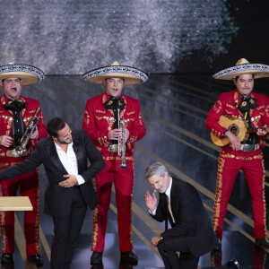 Antoine De Caunes et Jose Garcia sur scène lors de la 47ème cérémonie des César à l'Olympia, le 25 février 2022. Aurore Maréchal/ABACAPRESS.COM