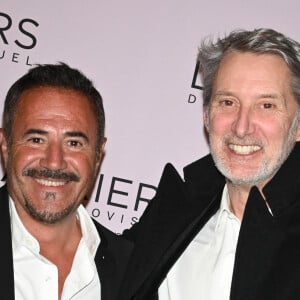 José Garcia et Antoine de Caunes - 28ème cérémonie des Lauriers de l'Audiovisuel au théâtre Marigny à Paris le 20 février 2023. © Coadic Guirec/Bestimage