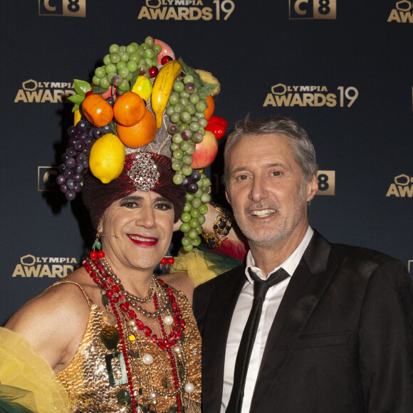 Les deux comparses continuent de se voir régulièrement, en dépit des années qui passent.
José Garcia et Antoine de Caunes au photocall de la 1ère édition des "Olympia Awards", à Paris, le 11 décembre 2019. © Tribeca-Gorassini/Bestimage