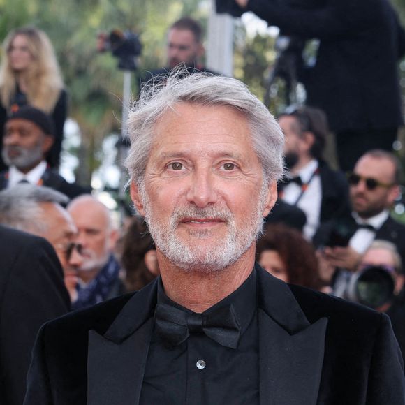 En effet, Antoine de Caunes n'a pas hésité à pointer du doigt avec humour la surconsommation présumée d'alcool de son ami...
Antoine de Caunes assiste au tapis rouge de "La Plus Précieuse Des Marchandises" lors du 77ème Festival de Cannes le 24 mai 2024 à Cannes. David Boyer/ABACAPRESS.COM