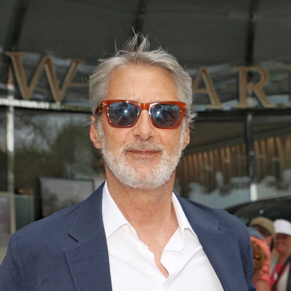 Antoine De Caunes est aperçu sur la Croisette lors du 77ème Festival de Cannes, le 20 mai 2024. Cyril Chateau/ABACAPRESS.COM