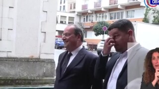 François Hollande a fait une belle bourde le jour du vote des législatives ! Il a été "grillé" devant les caméras