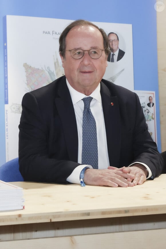 François Hollande, lors du Festival du Livre à Paris, France, le 13 avril 2024. © Jack Tribeca / Bestimage 