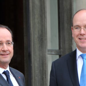 Francois Hollande recoit le Prince Albert II de Monaco pour dejeuner au Palais de l'Elysee a Paris le 7 decembre 2012. 