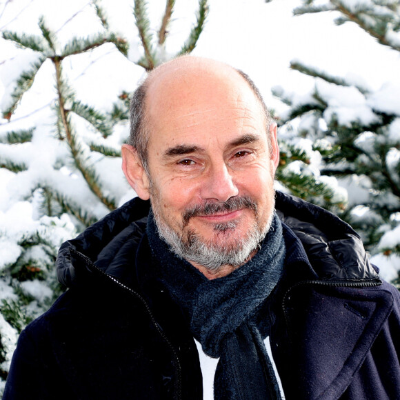 Bernard Campan - Photocall du film "Et plus si affinités" lors du 27ème Festival International du Film de Comédie de l'Alpe d'Huez, le 19 janvier 2024. © Dominique Jacovides / Bestimage