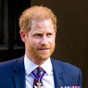 Certains ne comprennent pas la légitimité qu'a le duc de Sussex à recevoir un tel prix… ESPN a affirmé que cette distinction était totalement justifiée. 
Le prince Harry, duc de Sussex arrive à la célébration du 10ème anniversaire des Invictus Games, en la cathédrale Saint-Paul à Londres, le 8 mai 2024. Venu sans sa femme et ses enfants, il ne rencontrera pas son père qui lutte actuellement contre un cancer. © MISC/Backgrid USA/Bestimage