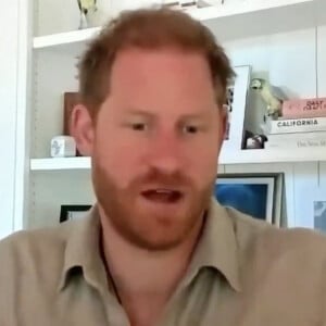 Le prince Harry fait une apparition vidéo surprise de sa maison en Californie pour parler de comment les communités peuvent aider avec les voyages durables. Travalyst/ JLPPA