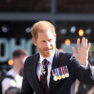 Le prince Harry, duc de Sussex arrive à la célébration du 10ème anniversaire des Invictus Games, en la cathédrale Saint-Paul à Londres, le 8 mai 2024. Venu sans sa femme et ses enfants, il ne rencontrera pas son père qui lutte actuellement contre un cancer.