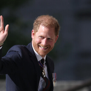 Le prince Harry, duc de Sussex arrive à la célébration du 10ème anniversaire des Invictus Games, en la cathédrale Saint-Paul à Londres, le 8 mai 2024. Venu sans sa femme et ses enfants, il ne rencontrera pas son père qui lutte actuellement contre un cancer.