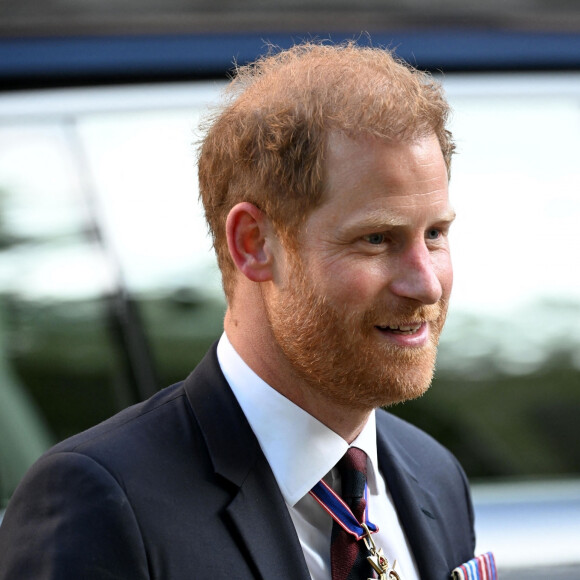 Le prince Harry, duc de Sussex arrive à la célébration du 10ème anniversaire des Invictus Games, en la cathédrale Saint-Paul à Londres, le 8 mai 2024. Venu sans sa femme et ses enfants, il ne rencontrera pas son père qui lutte actuellement contre un cancer. © Zahu/Backgrid UK/Bestimage