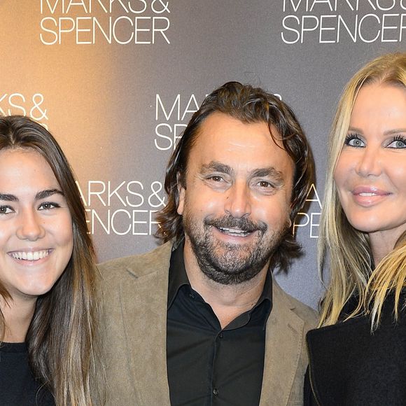 Sara-Luna Leconte a 28 ans aujourd'hui et elle est comédienne

Henri Leconte, sa fille Sara-Luna, et sa femme Florentine - Soiree d'inauguration du centre commercial "Beaugrenelle" a Paris, le 22 octobre 2013.