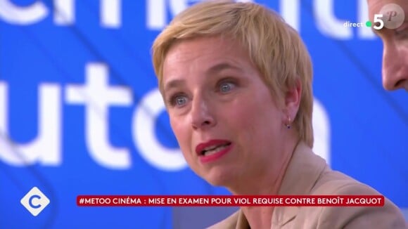 Clémentine Autain émue sur le plateau de l'émission C à vous diffusée le mercredi 3 juillet 2024 sur France 5.